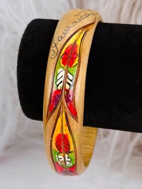 Beautiful hand carved painted Jamaica wood bangle bracelet